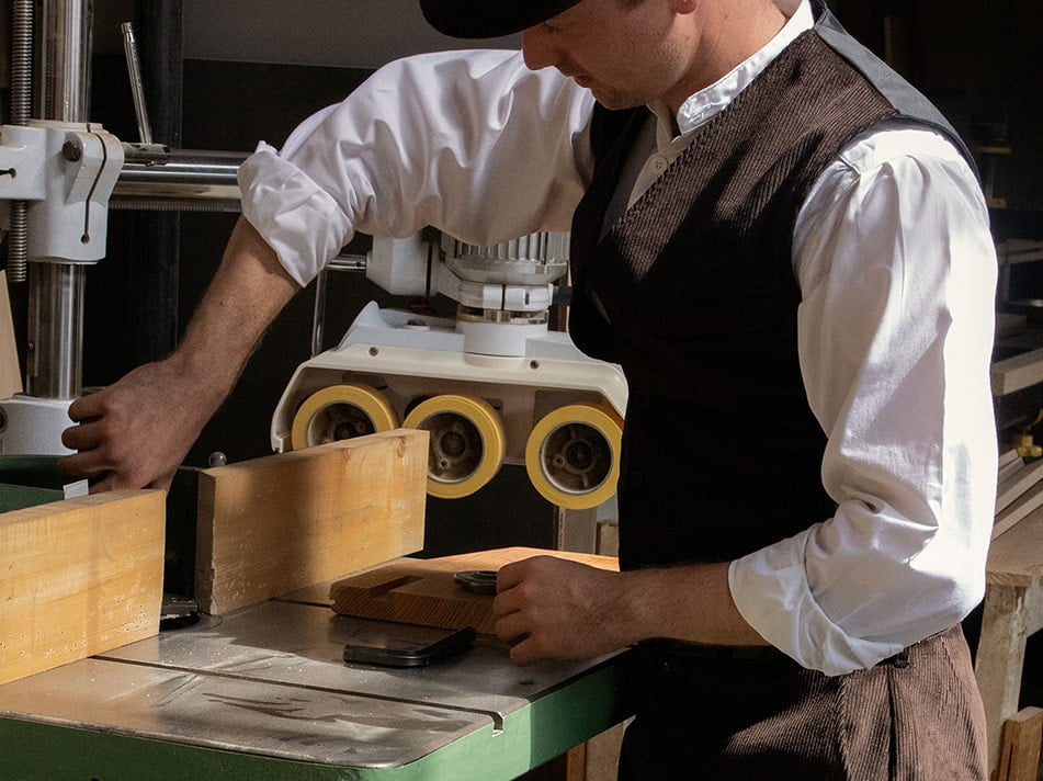 Compagnon avec des vêtements de travail Le Laboureur