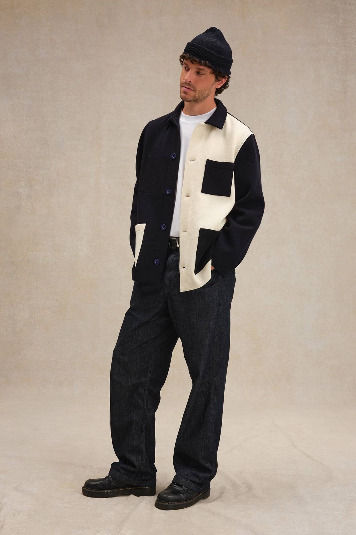 veste en laine Le Minor traditionnelle portée avec un pantalon flottard